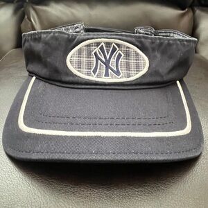 Vintage New York Yankees Visor – One Size Fits All